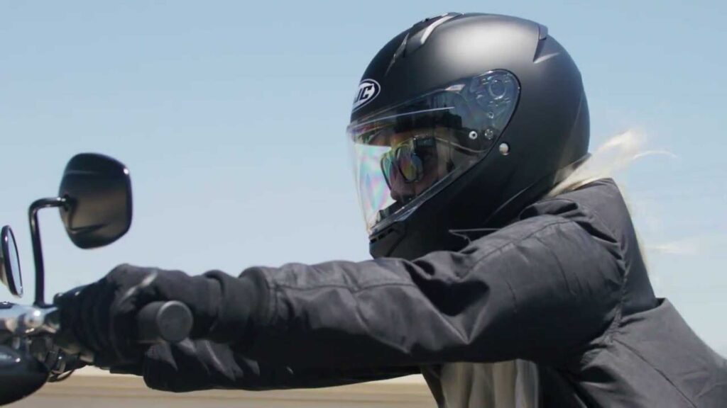 HJC présente le casque intégral C10 en Europe