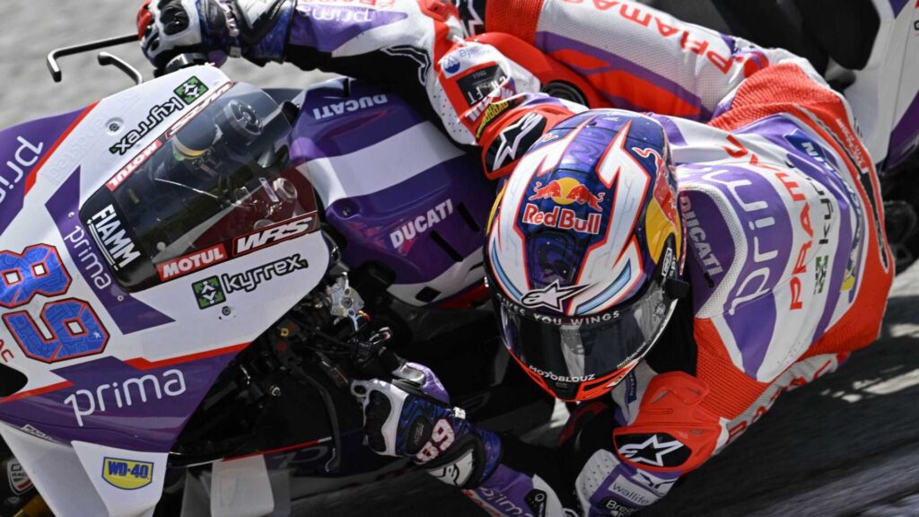 Le casque Alpinestars Supertech R10 fait ses débuts en test MotoGP à Sepang