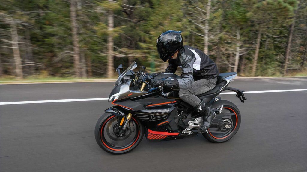 2023 CFMOTO 450 SS Middleweight Sportbike lancé sur le marché américain