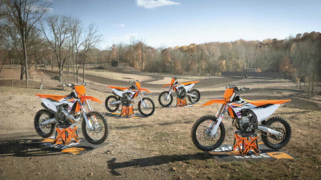 La gamme de motocross KTM SX et SX-F 2024 arrive, est prête à voler