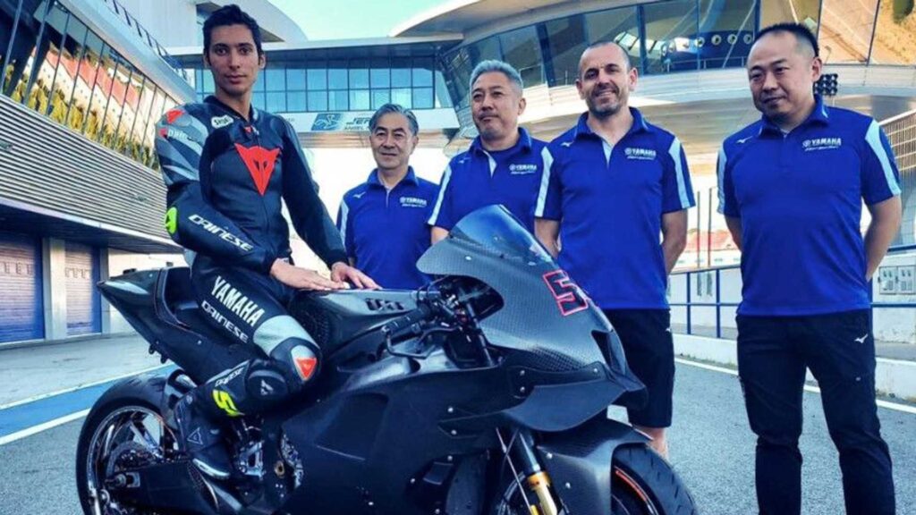 Toprak Razgatlioğlu, champion du WSBK 2021, teste le vélo de course Yamaha M1 MotoGP