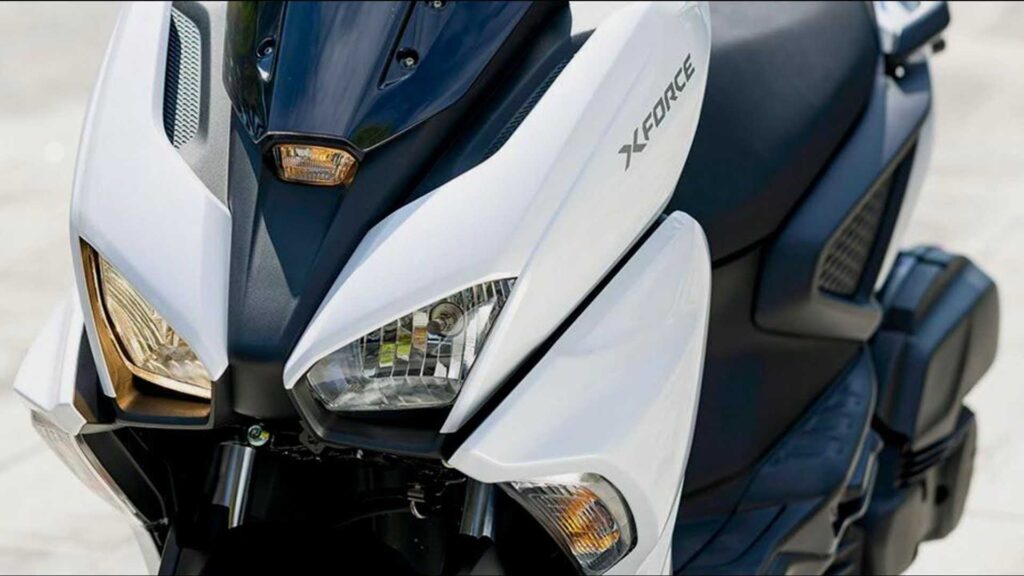Yamaha Japon lance une version à selle basse du scooter X Force