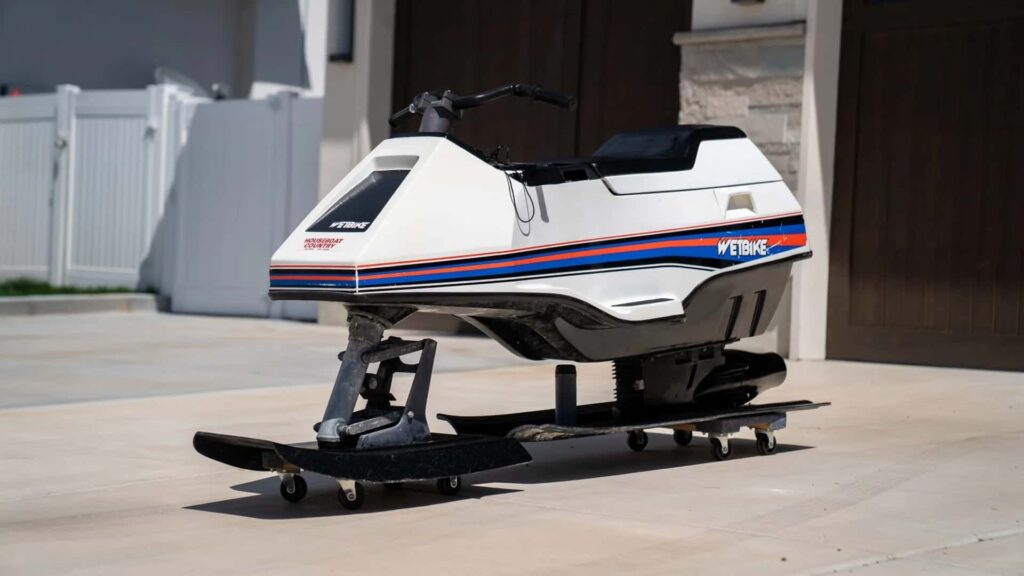 Ce Wetbike Spirit Marine de 1978 alimenté par Suzuki a besoin d'un nouveau quai