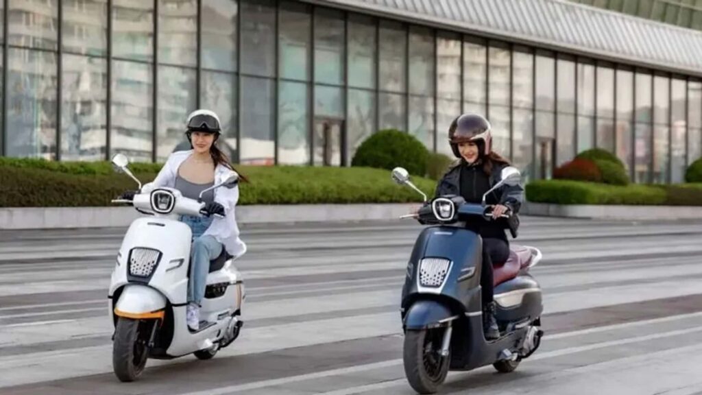 Ce scooter chinois est un clone de Peugeot Django 150