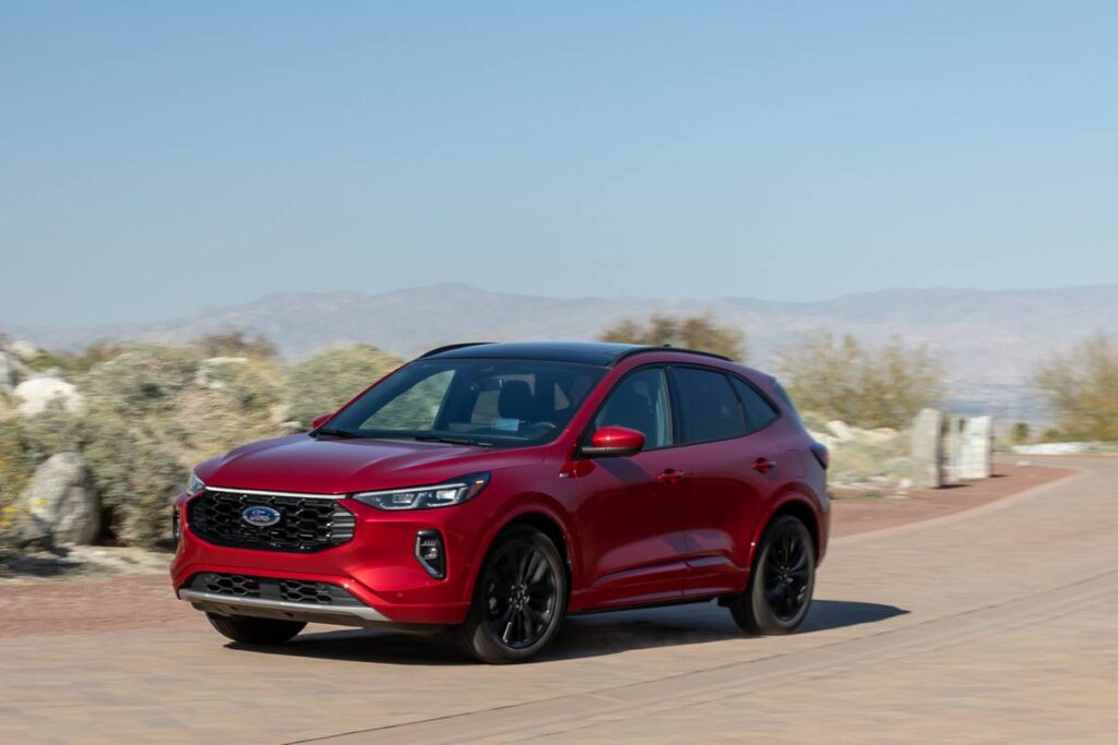 ford-escape-st-line-elite-2023-01-exterior-dynamic-front-angle