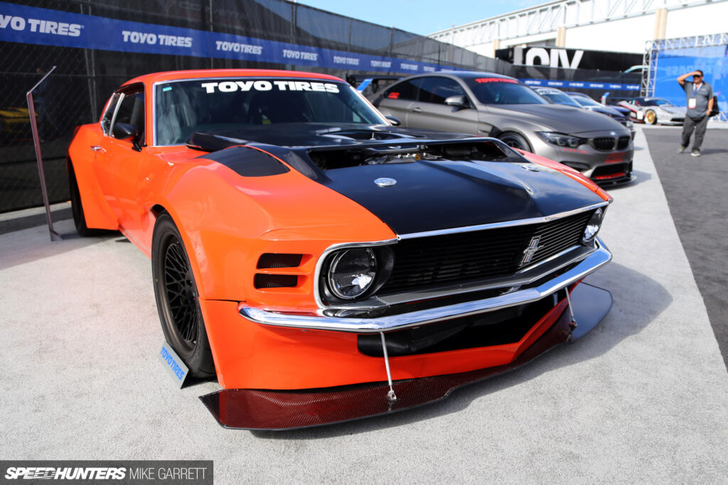 Ford Mustang Meets Nissan R35&nbsp;GT-R