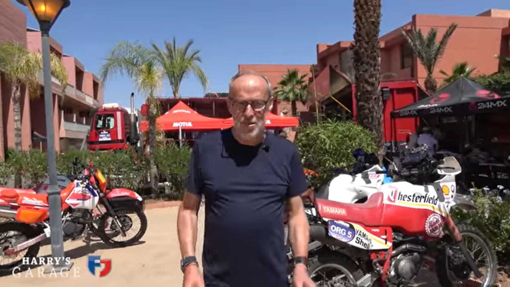 Regardez plus de 100 amateurs amateurs de Dakar emporter des vélos ADV classiques au Maroc