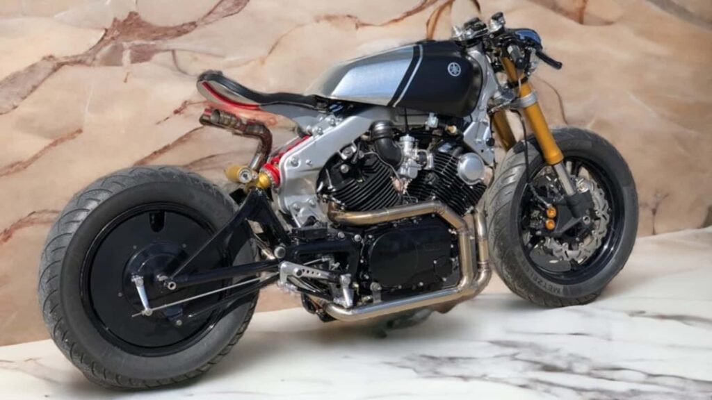 Voici un timelapse de restauration Yamaha Virago 750 de 1982