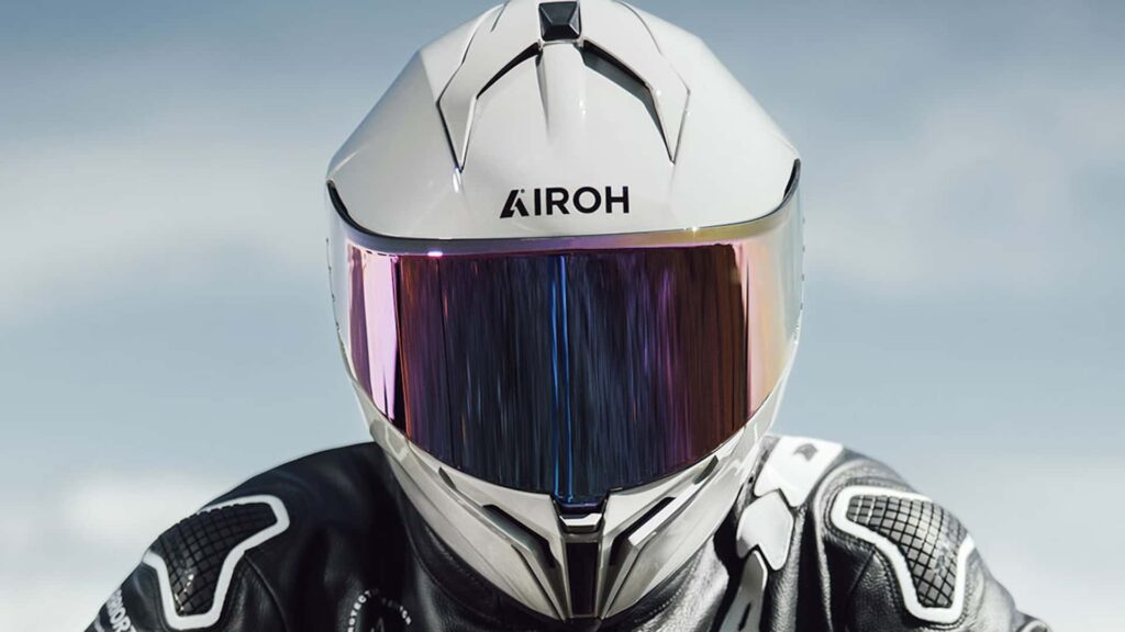 Le spécialiste italien Airoh présente le casque sportif Matryx