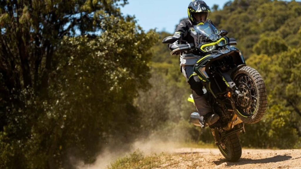 Benelli lance les nouveaux TRK 700 et TRK 700X en Europe