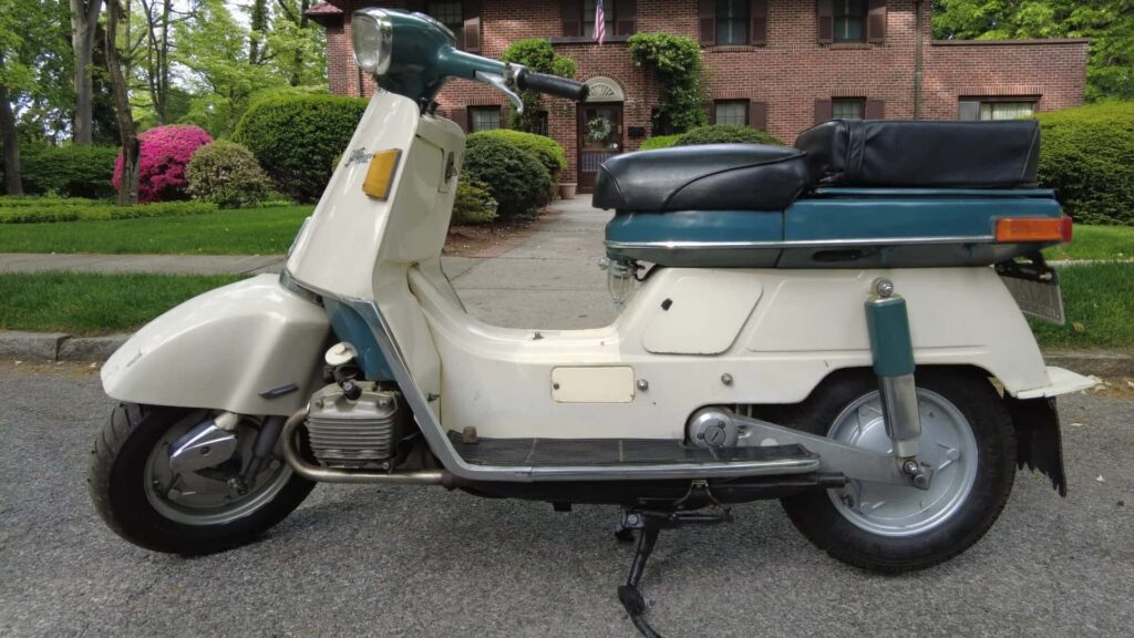 Ce rare scooter Honda Juno M80 Boxer de 1962 est actuellement à saisir