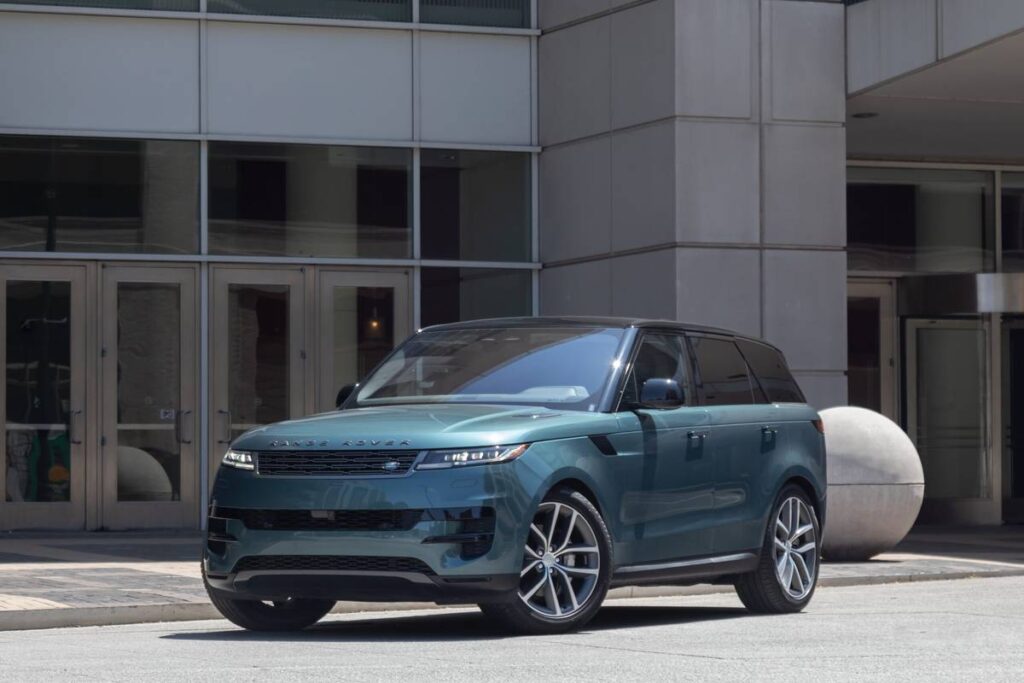 land-rover-range-rover-sport-2023-01-exterior-front-angle
