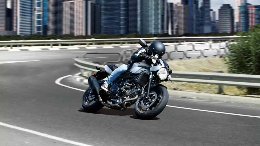 La Suzuki SV650X 2023 arrive en France