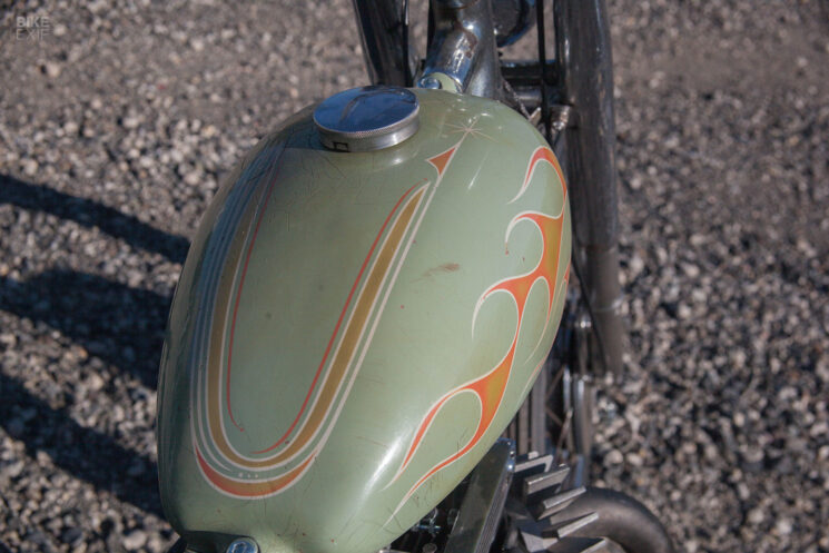 Chopper Triumph Thunderbird des années 1950 par Red Clouds Collective