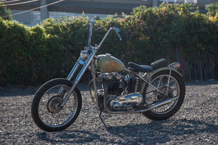 Chopper Triumph Thunderbird des années 1950 par Red Clouds Collective