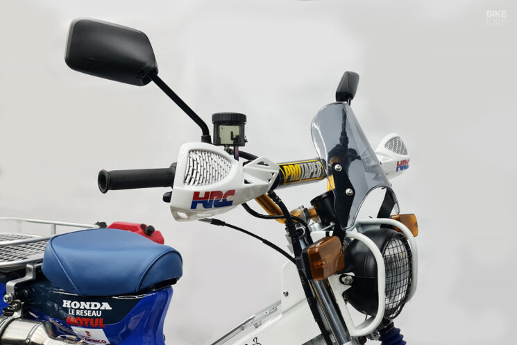 Scooter d'aventure Honda Cub personnalisé
