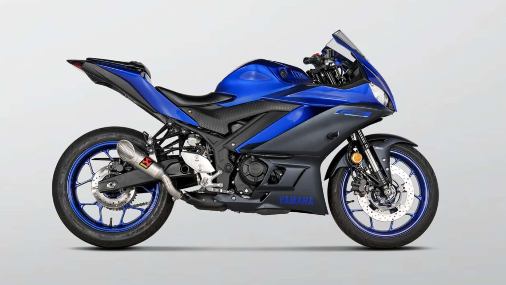 Akrapovič présente un échappement à enfiler inspiré du MotoGP pour Yamaha R3 et MT-03