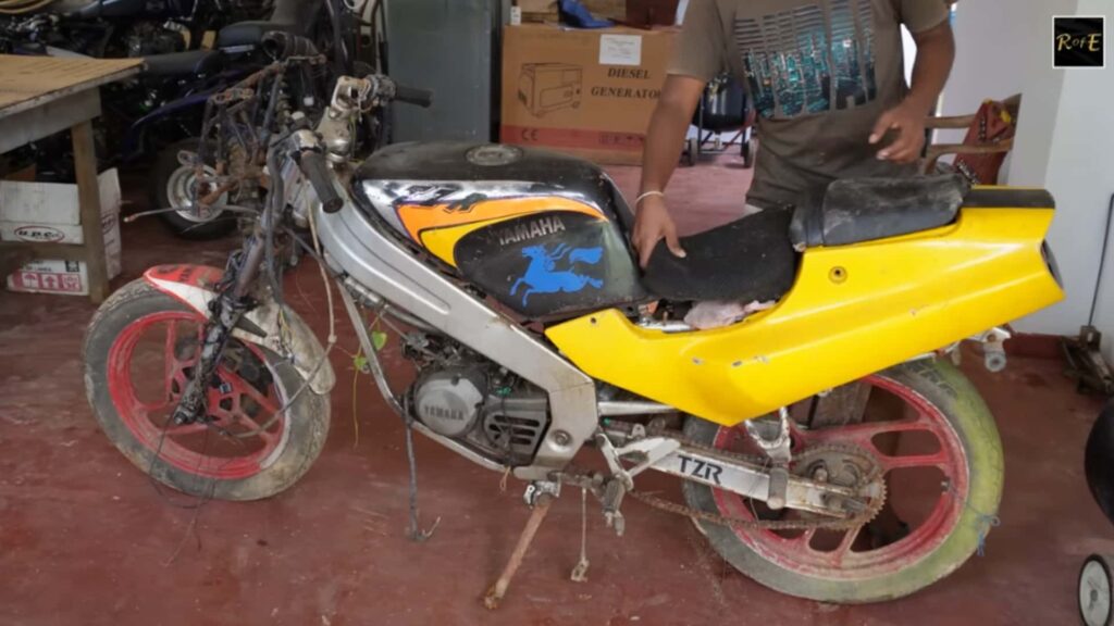 Ce Yamaha TZR125 est restauré