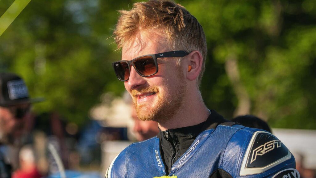 Le coureur sur route Gary Vines est mort après un accident de qualification lors du Grand Prix de Manx