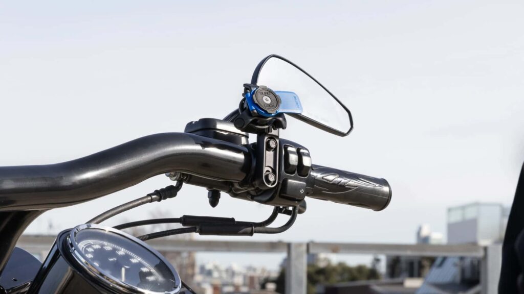 Quad Lock propose deux nouveaux supports de téléphone pour les vélos avec un espace de barre limité