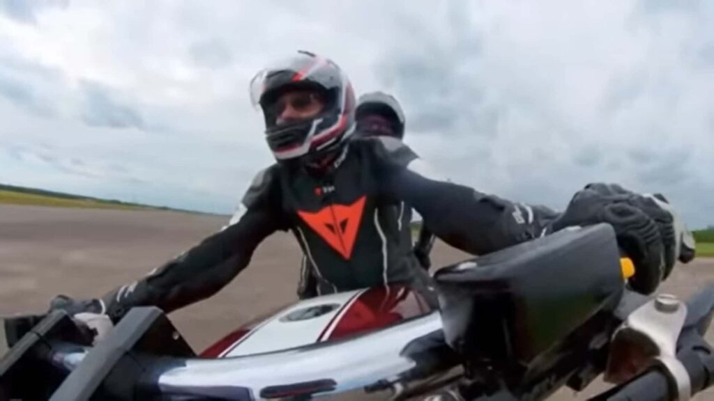 Regardez la Millyard Viper V10 faire un bilan de santé avant de battre un record de vitesse