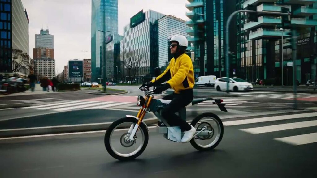 Tucano Urbano présente la nouvelle veste d'été Flowmotion