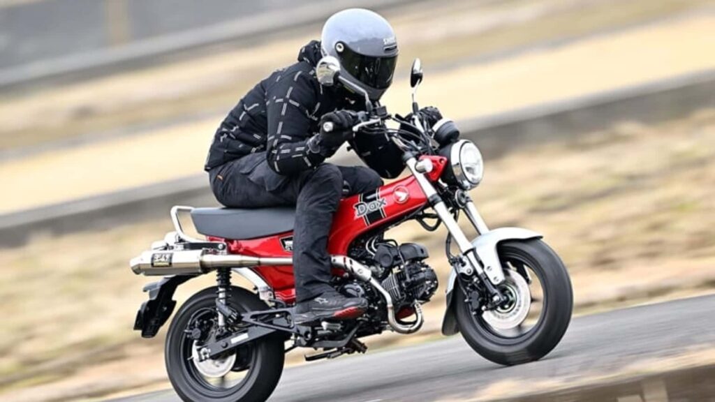 Yoshimura fabrique un échappement GP Cyclone pour le Honda Dax 125