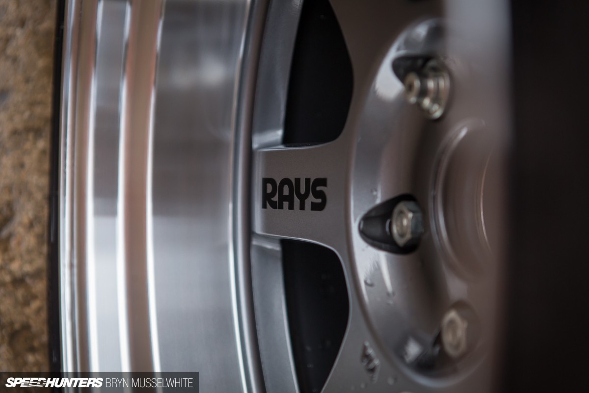 une roue Volvo Rays TE37-5