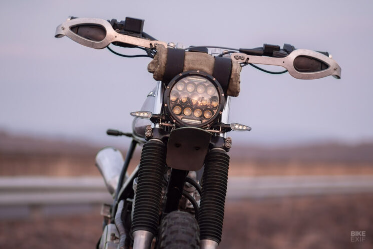 Vélo d'aventure Honda NX650 Dominator personnalisé