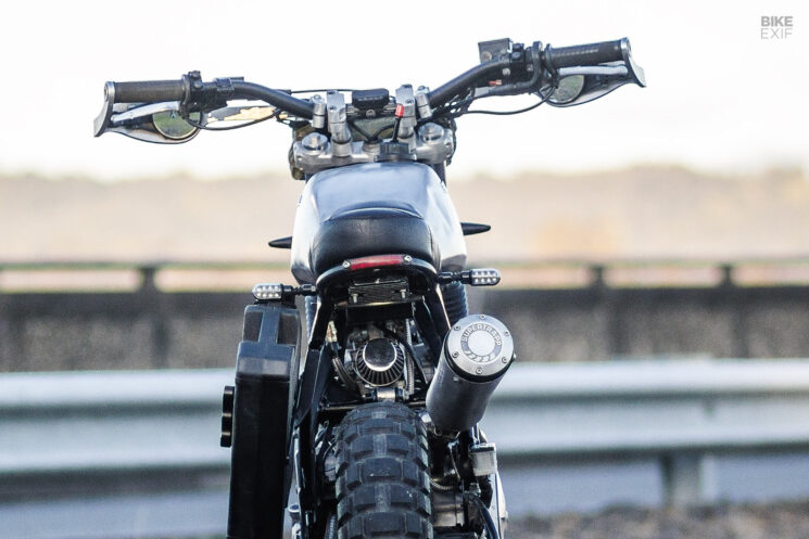 Vélo d'aventure Honda NX650 Dominator personnalisé