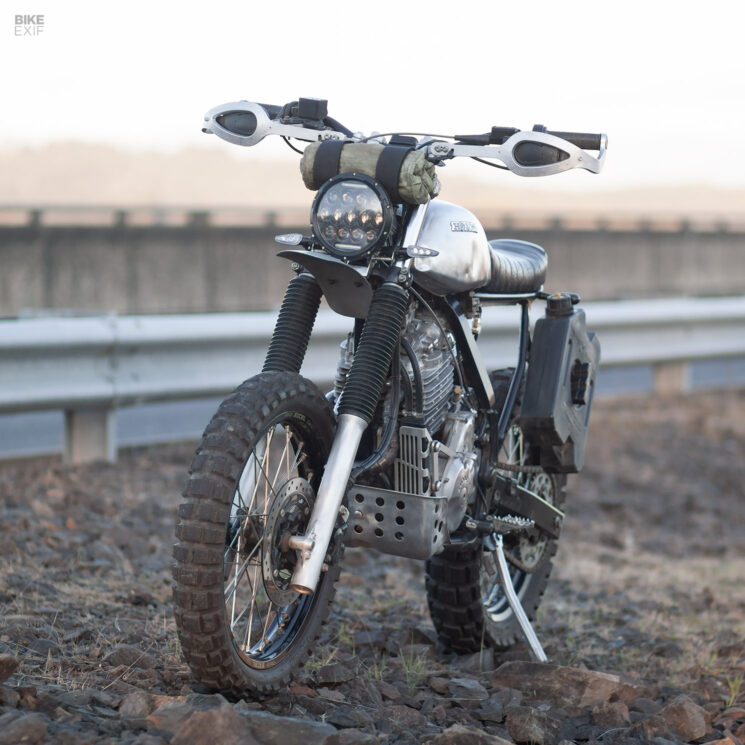 Vélo d'aventure Honda NX650 Dominator personnalisé