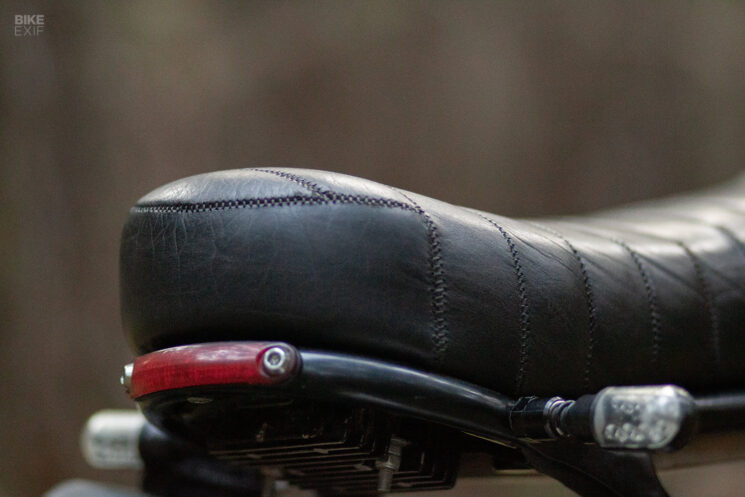Vélo d'aventure Honda NX650 Dominator personnalisé