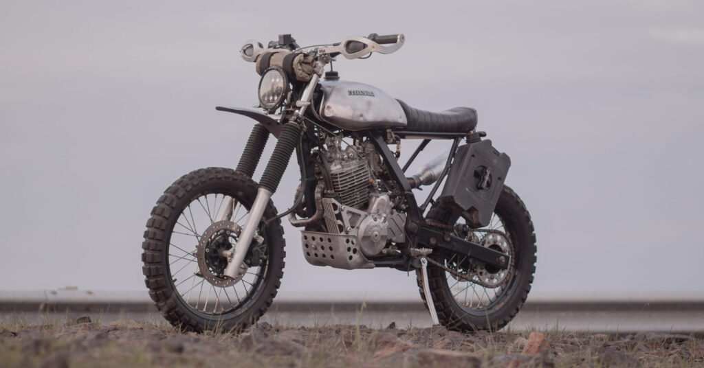 Construit en brousse : une construction d'aventure Honda NX650 Dominator en provenance d'Australie