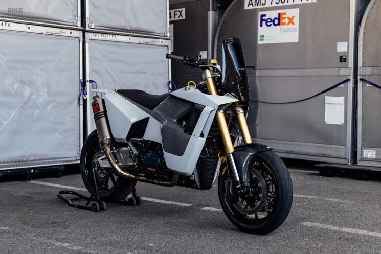 Supermotard KTM 1190 Adventure R par Max Hazan