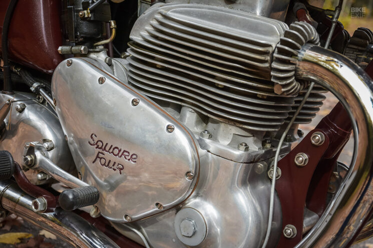 Conduire une moto Ariel Square Four