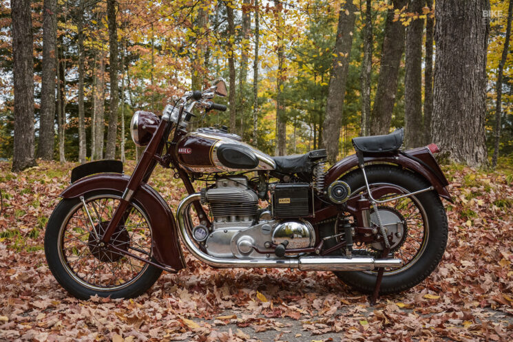 Conduire une moto Ariel Square Four