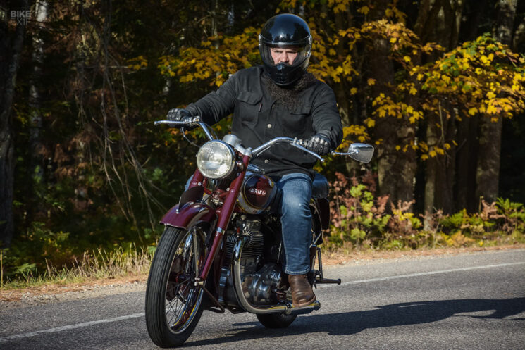 Conduire une moto Ariel Square Four