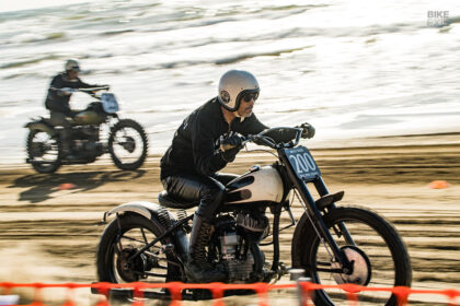 Course de motos vintage sur la plage de Chirihama Sandflats