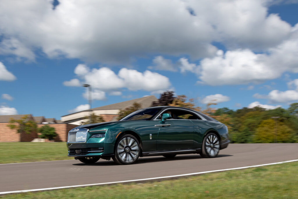Examen de la Rolls-Royce Spectre 2024 : les excès respectueux de l'environnement n'ont jamais été aussi bons