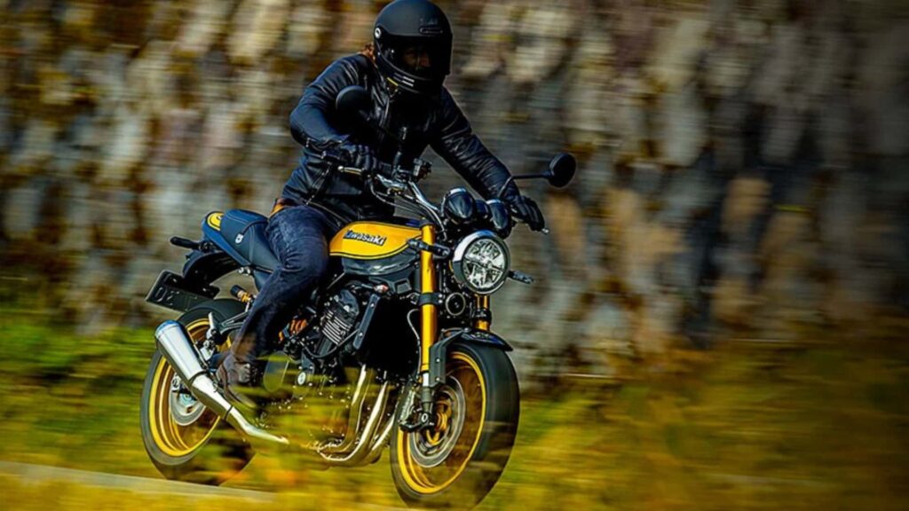 La Kawasaki Z900RS rafraîchie est prête à prendre les routes américaines en 2024
