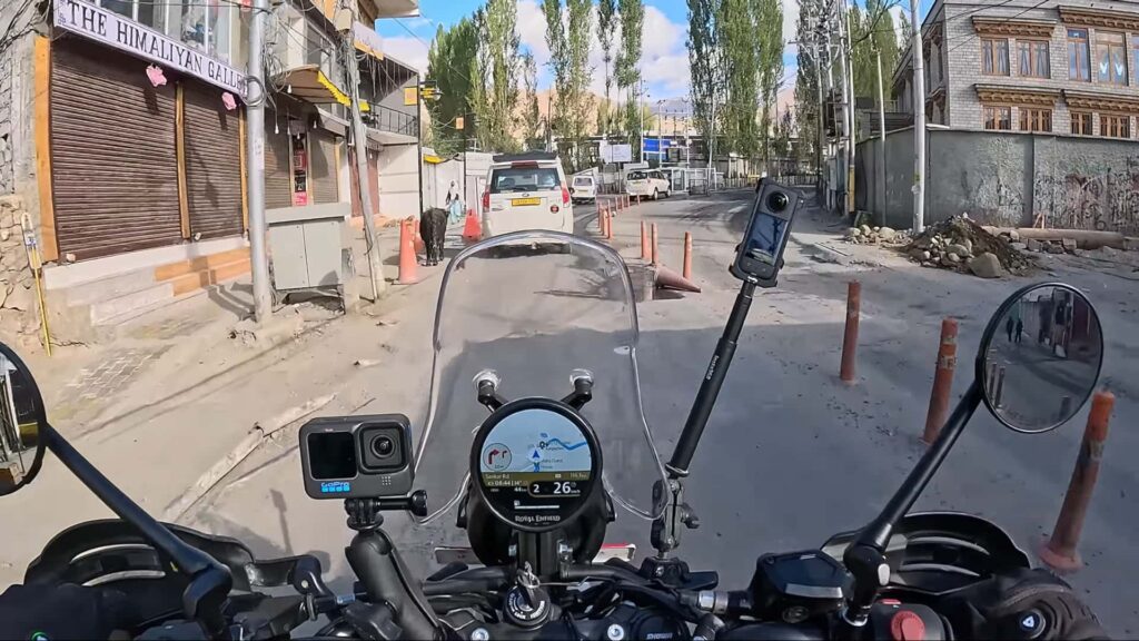 Le vélo de pré-production Royal Enfield Himalayan 2024 est testé par Itchy Boots