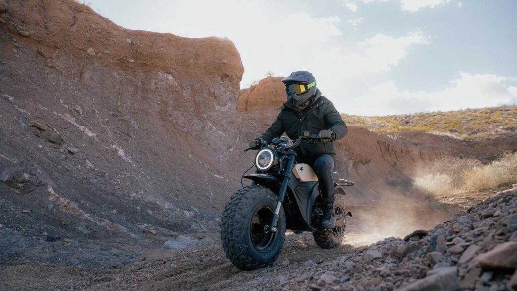 Premières expéditions de la nouvelle moto électrique Volcon Grunt Evo en cours