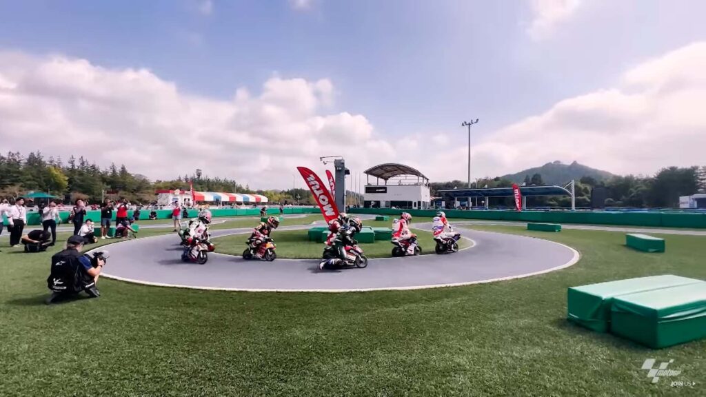 Regardez les pilotes MotoGP courir sur des minibikes pendant le week-end du GP du Japon 2023