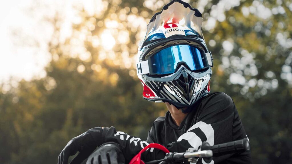Rocket Off Road avec le nouveau casque Aviator Ace 2 d'Airoh