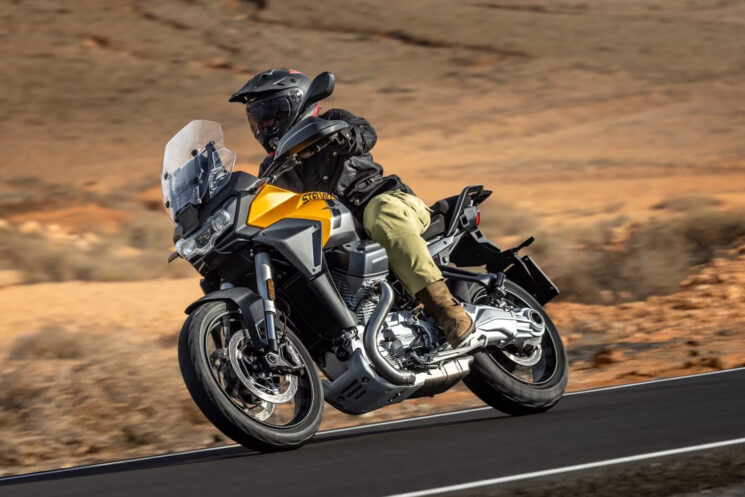 Vélo d'aventure Moto Guzzi Stelvio 2024