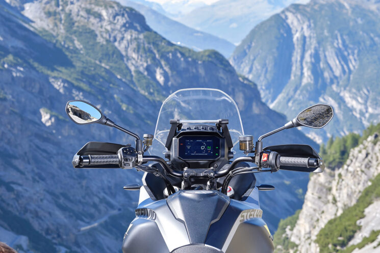 Vélo d'aventure Moto Guzzi Stelvio 2024