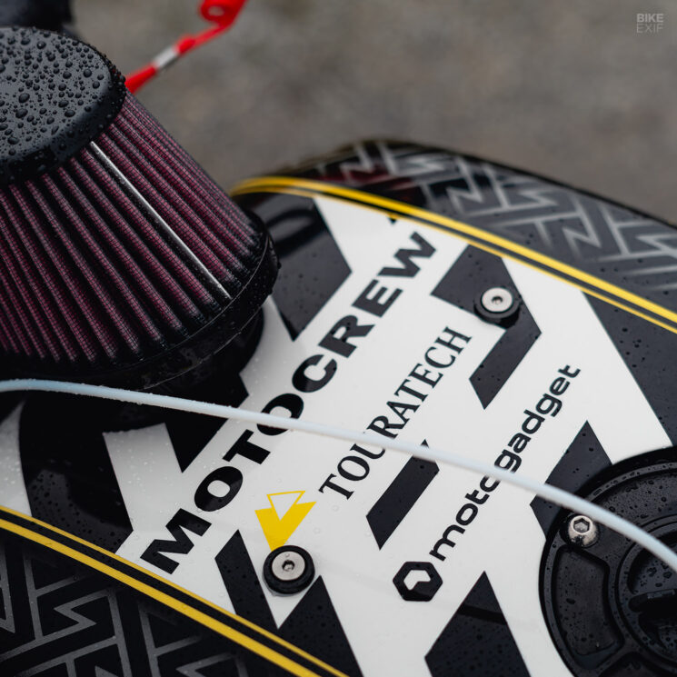 Traqueur plat Harley Pan America par Motocrew
