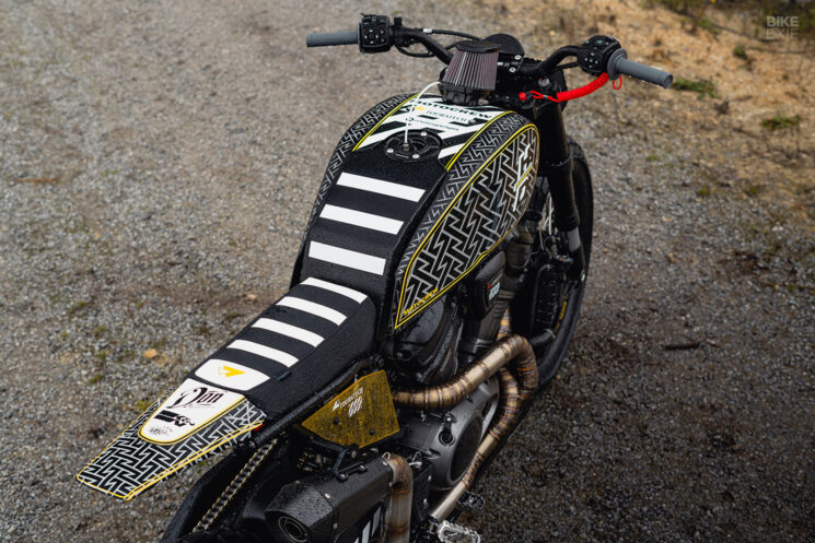 Traqueur plat Harley Pan America par Motocrew