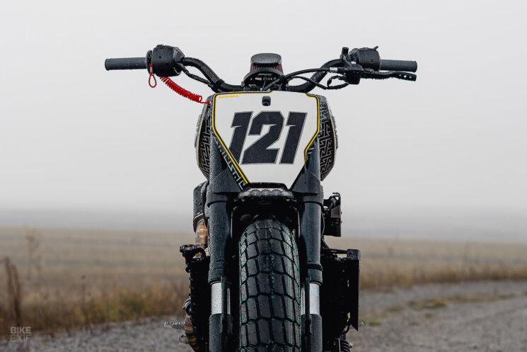 Traqueur plat Harley Pan America par Motocrew
