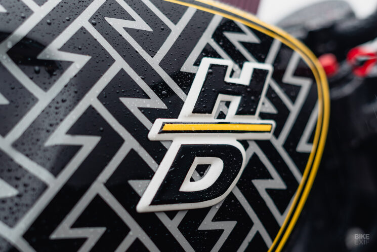 Traqueur plat Harley Pan America par Motocrew